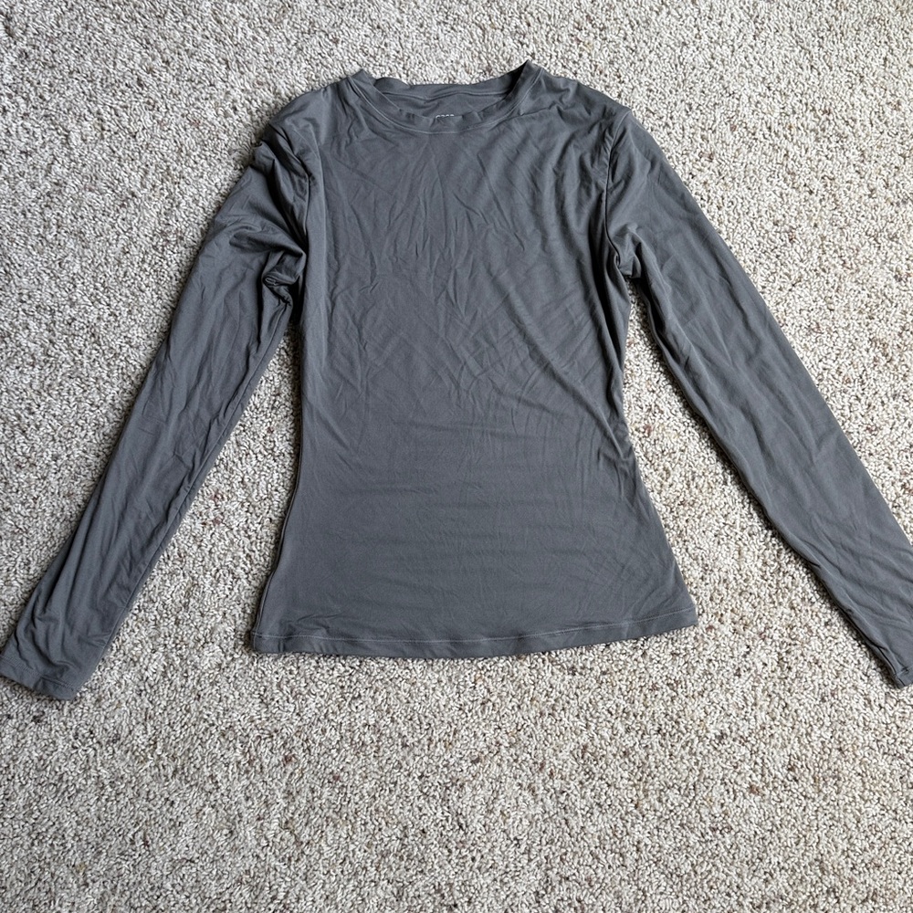 Amazon Women's Long Sleeve Tee in Gray